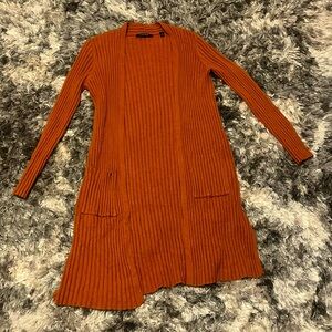 Cyrus size Small longer cardigan with pockets and side slits